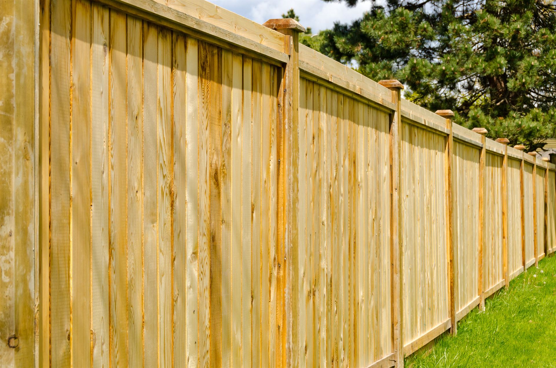 Clôtures en bois à Montrevel-en-Bresse : des clôtures de hautre qualité pour votre propriété